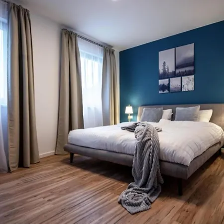 Cosy Grey And Big Ocean Apartment