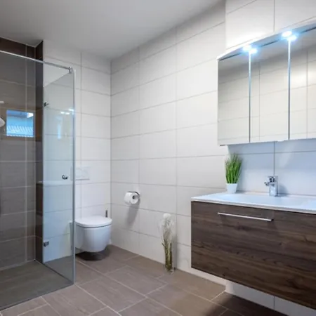 Cosy Grey And Big Ocean Apartment